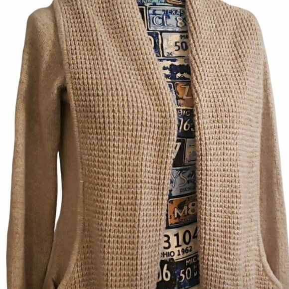 Beautiful Tan knit cardigan‼️ - Picture 1 of 9